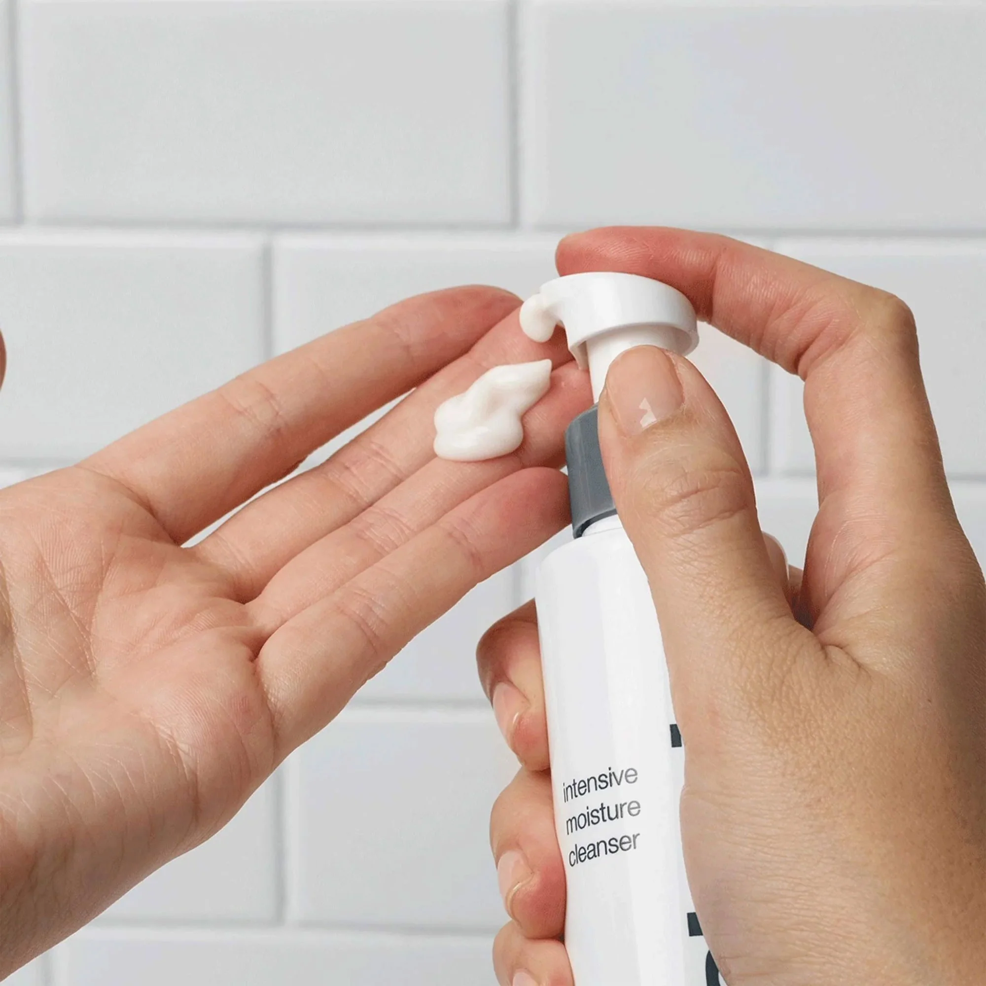 intensive moisture cleanser - Image 4