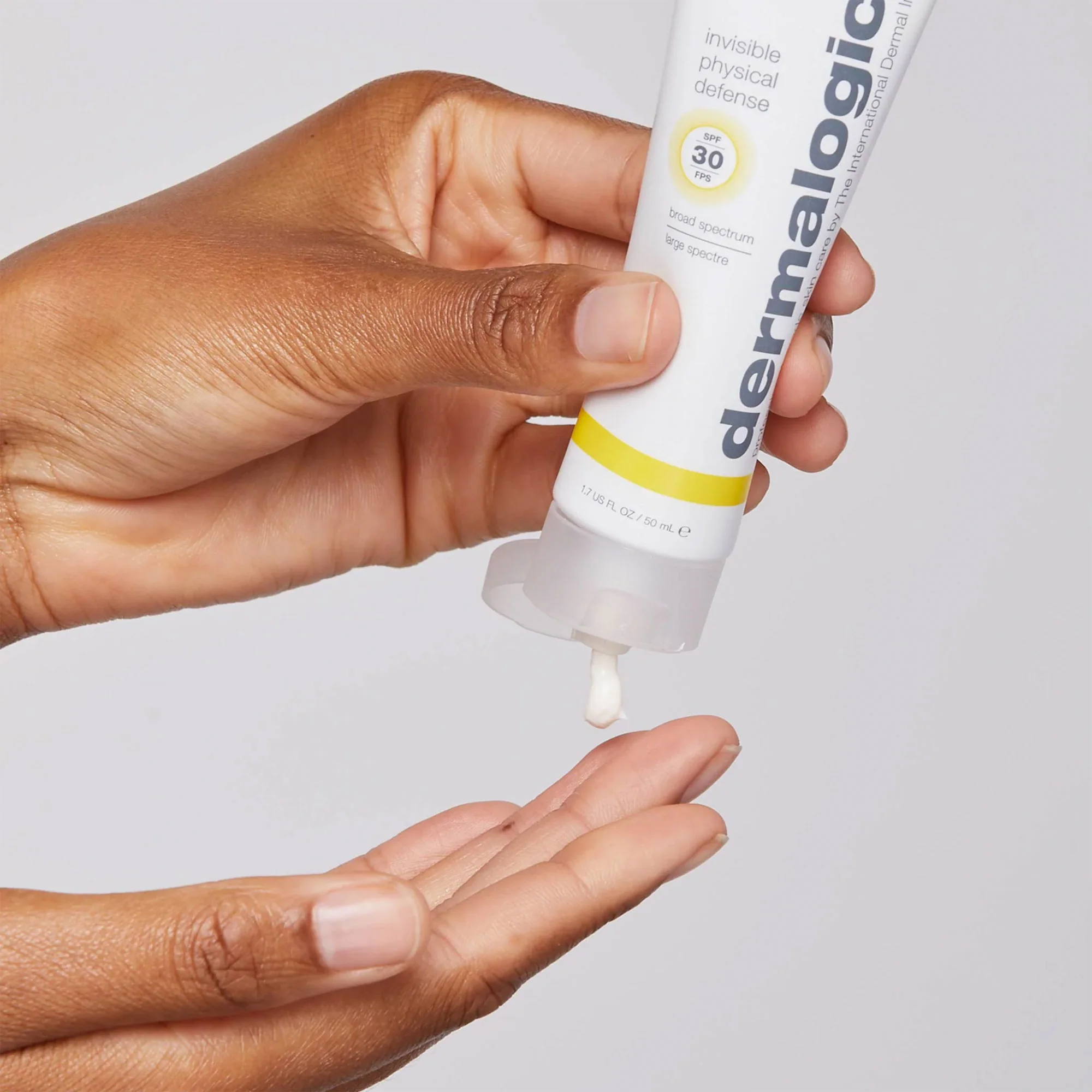 Invisible Physical Defense Mineral Sunscreen Spf30 - Image 4